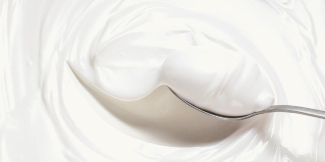 Campina High Protein Greek met lepel.